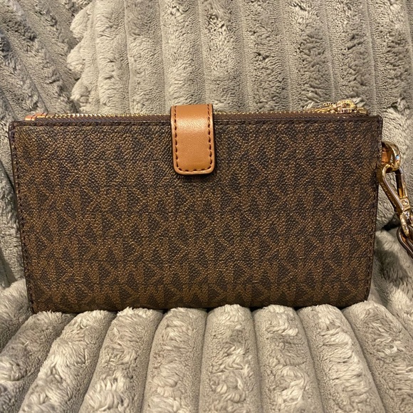 Michael Kors double zipper wallet/wristlet - Picture 2 of 11